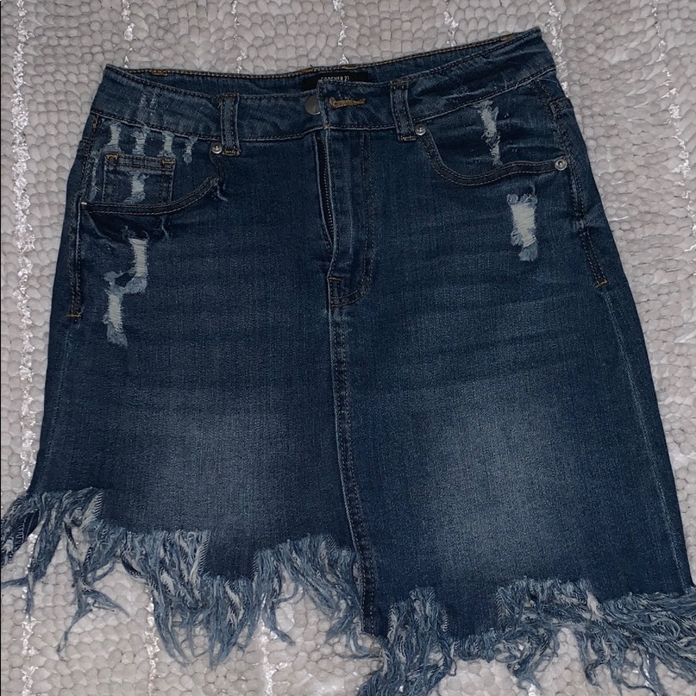 Cute distress denim skirt!